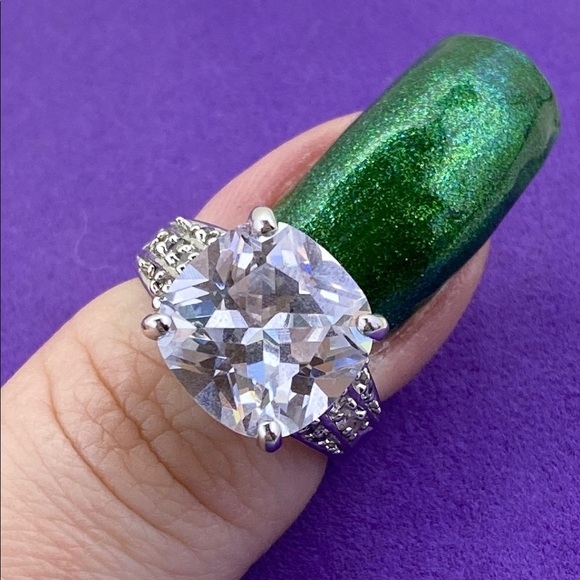 💛 Elegant Silver Big CZ Ring - Picture 6 of 7